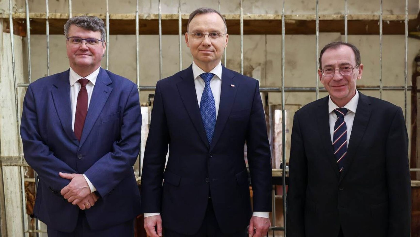 President Duda pardoned the former head of the Central Anti-Corruption Bureau and his deputy, who were arrested right in the presidential palace.