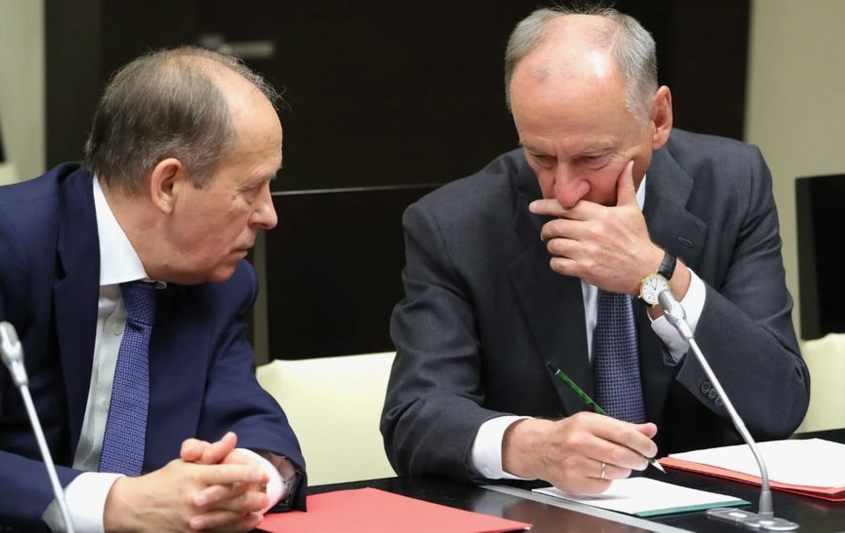 Current FSB director Alexander Bortnikov (left) and former FSB chief Nikolai Patrushev (right)